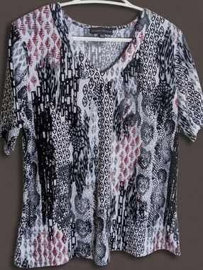 CLASSIC EDITIONS Multi-Pattern Short Sleeve Top L/G V-Neck